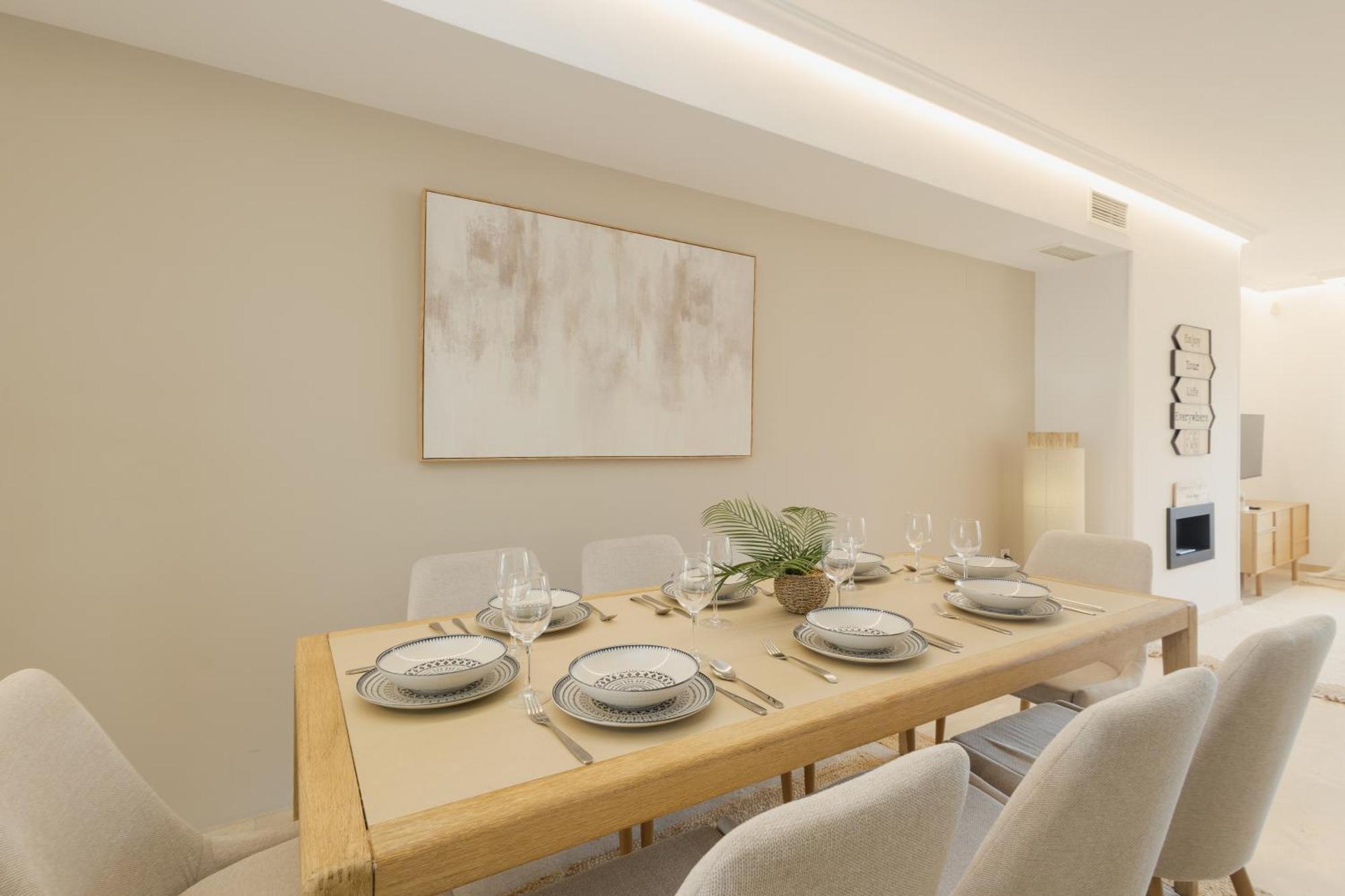 Hébergement de vacances 3-story Townhouse For 7, Newly Renovated, Terrace, Bbq, And Access In Arenal, *