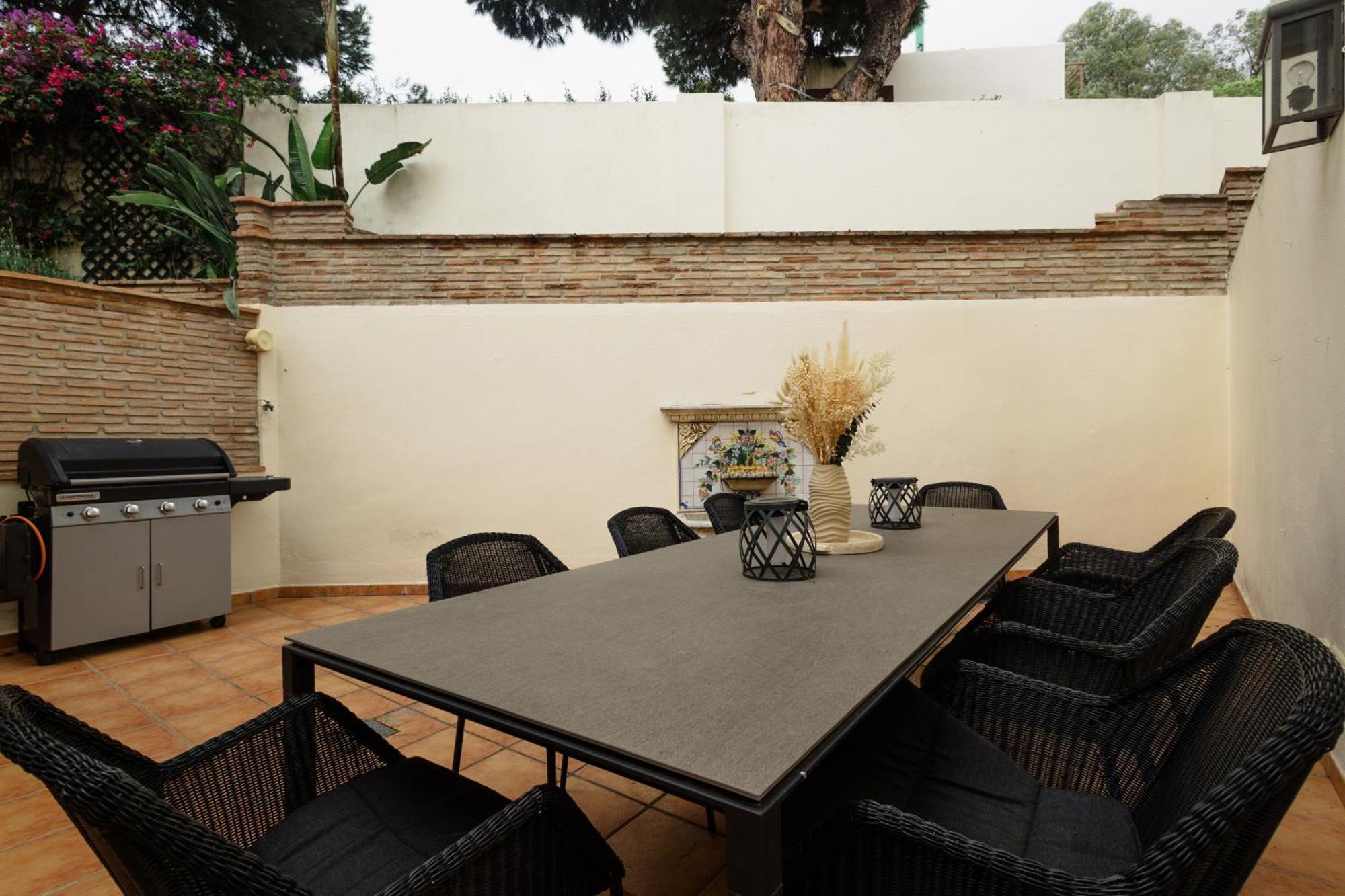 3-story Townhouse For 7, Newly Renovated, Terrace, Bbq, And Access In Arenal, Marbellac
