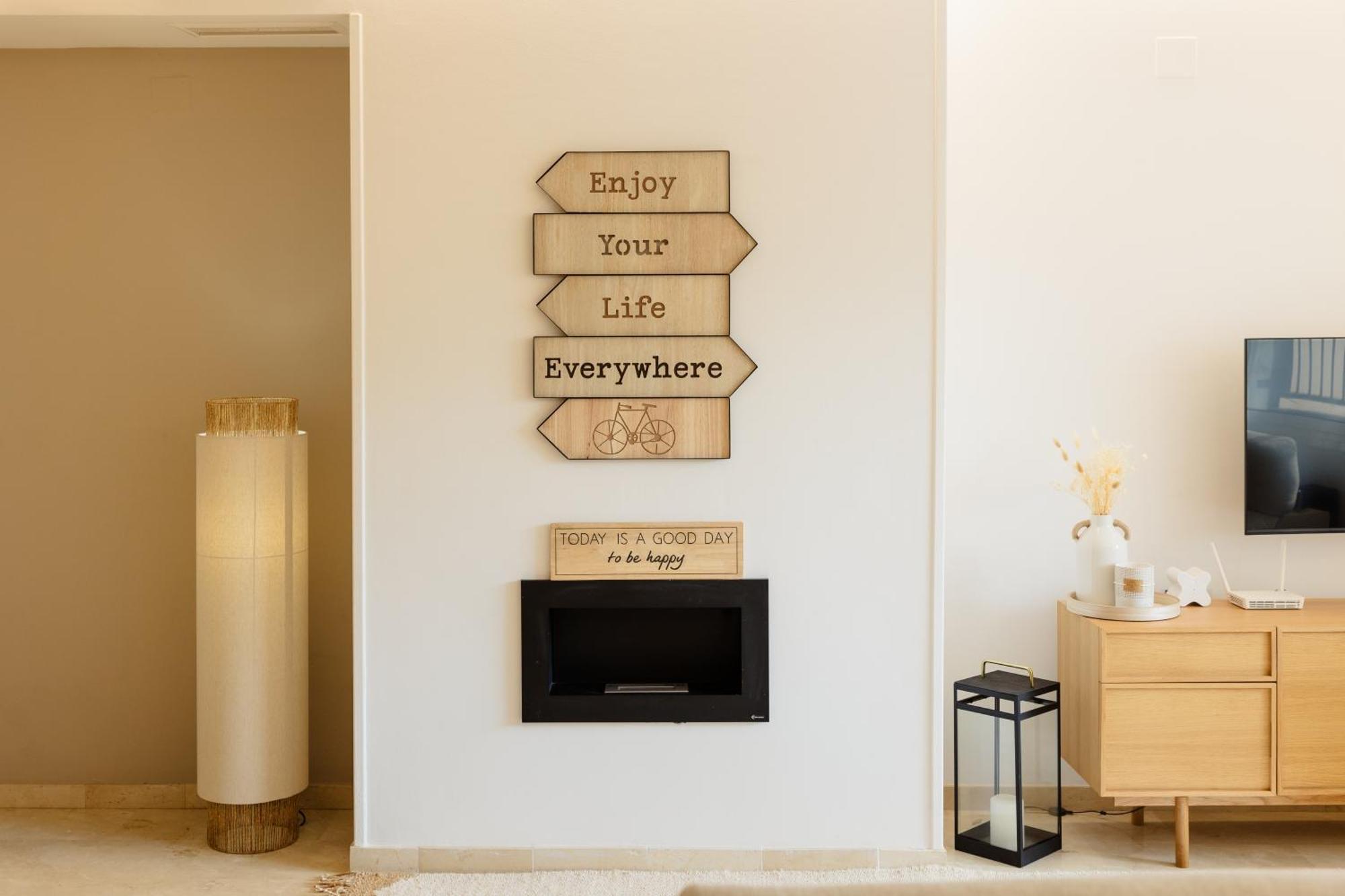 3-story Townhouse For 7, Newly Renovated, Terrace, Bbq, And Access In Arenal, Marbella