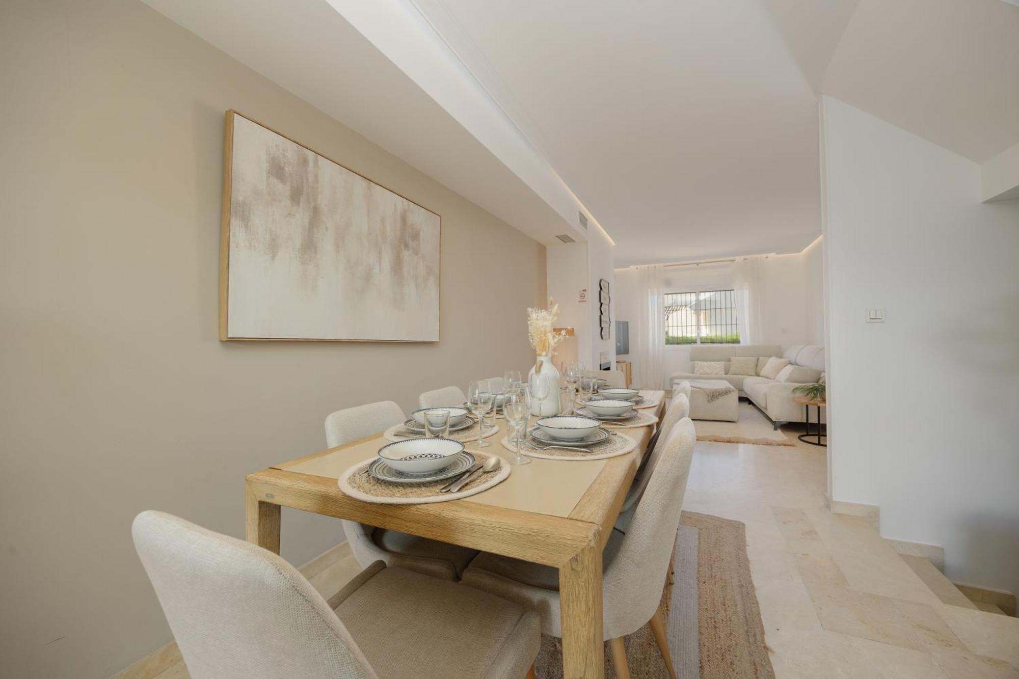 Ferienhaus 3-story Townhouse For 7, Newly Renovated, Terrace, Bbq, And Access In Arenal,