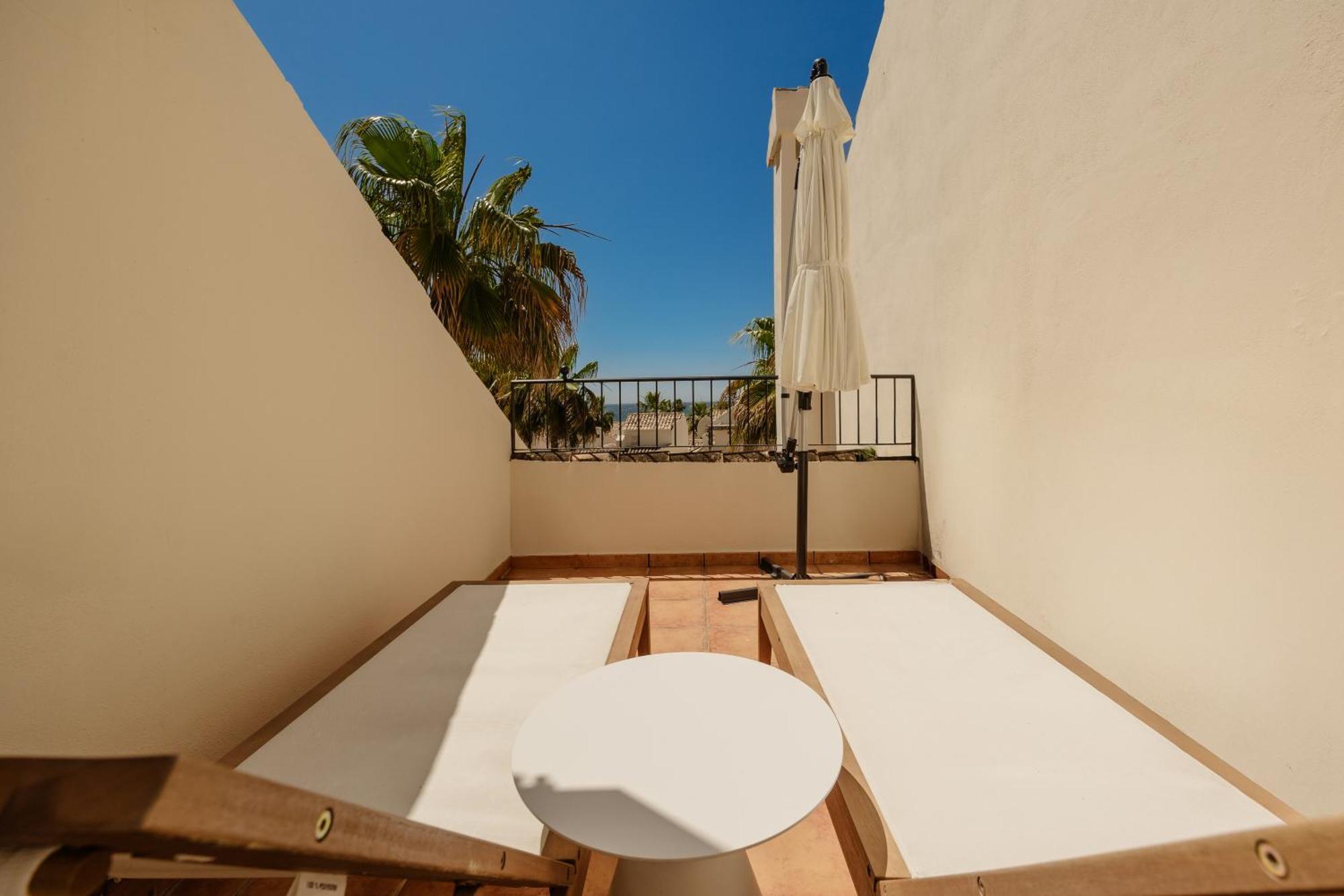 Ferienhaus 3-story Townhouse For 7, Newly Renovated, Terrace, Bbq, And Access In Arenal, *