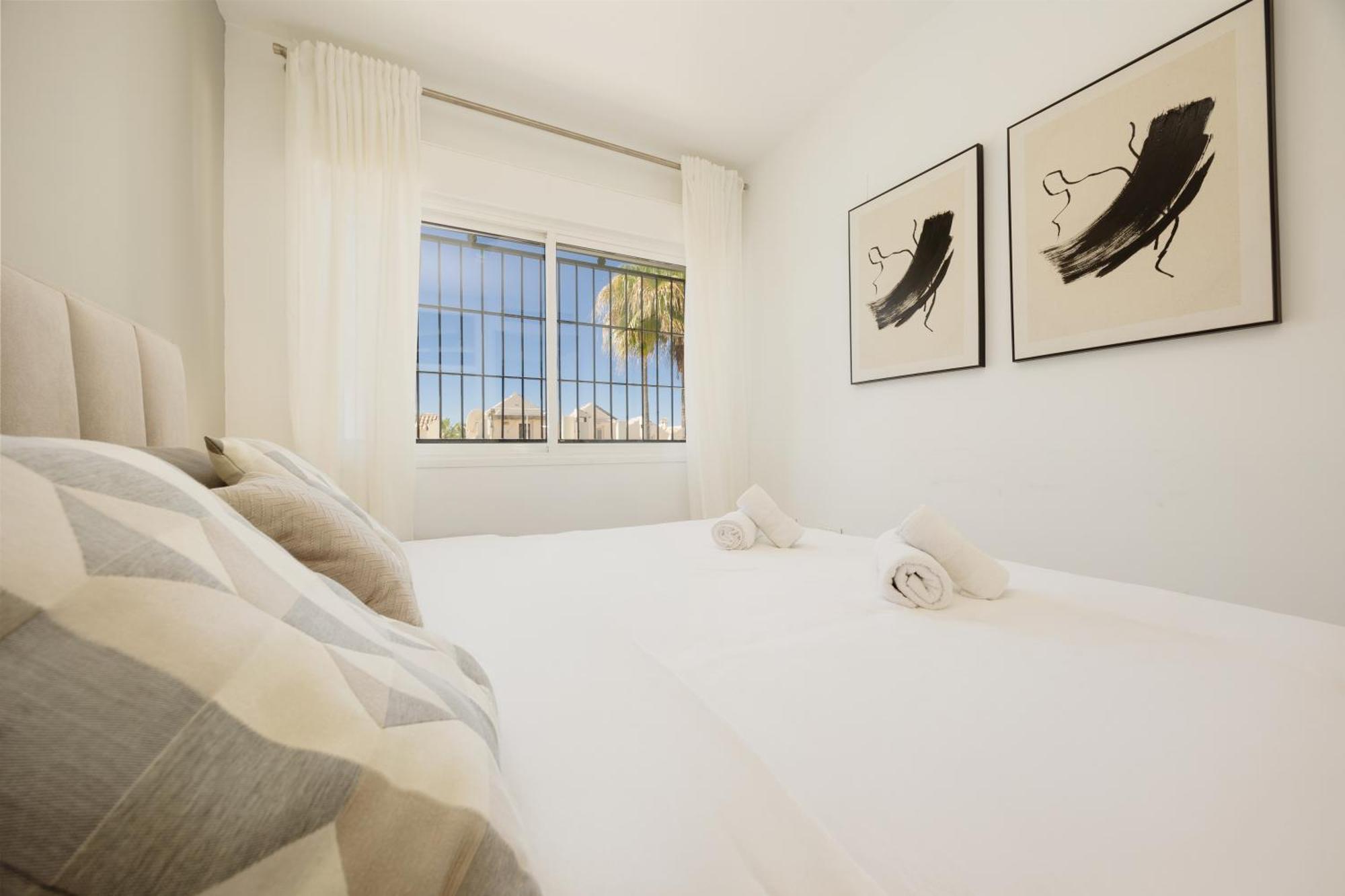 3-story Townhouse For 7, Newly Renovated, Terrace, Bbq, And Access In Arenal, Ferienhaus