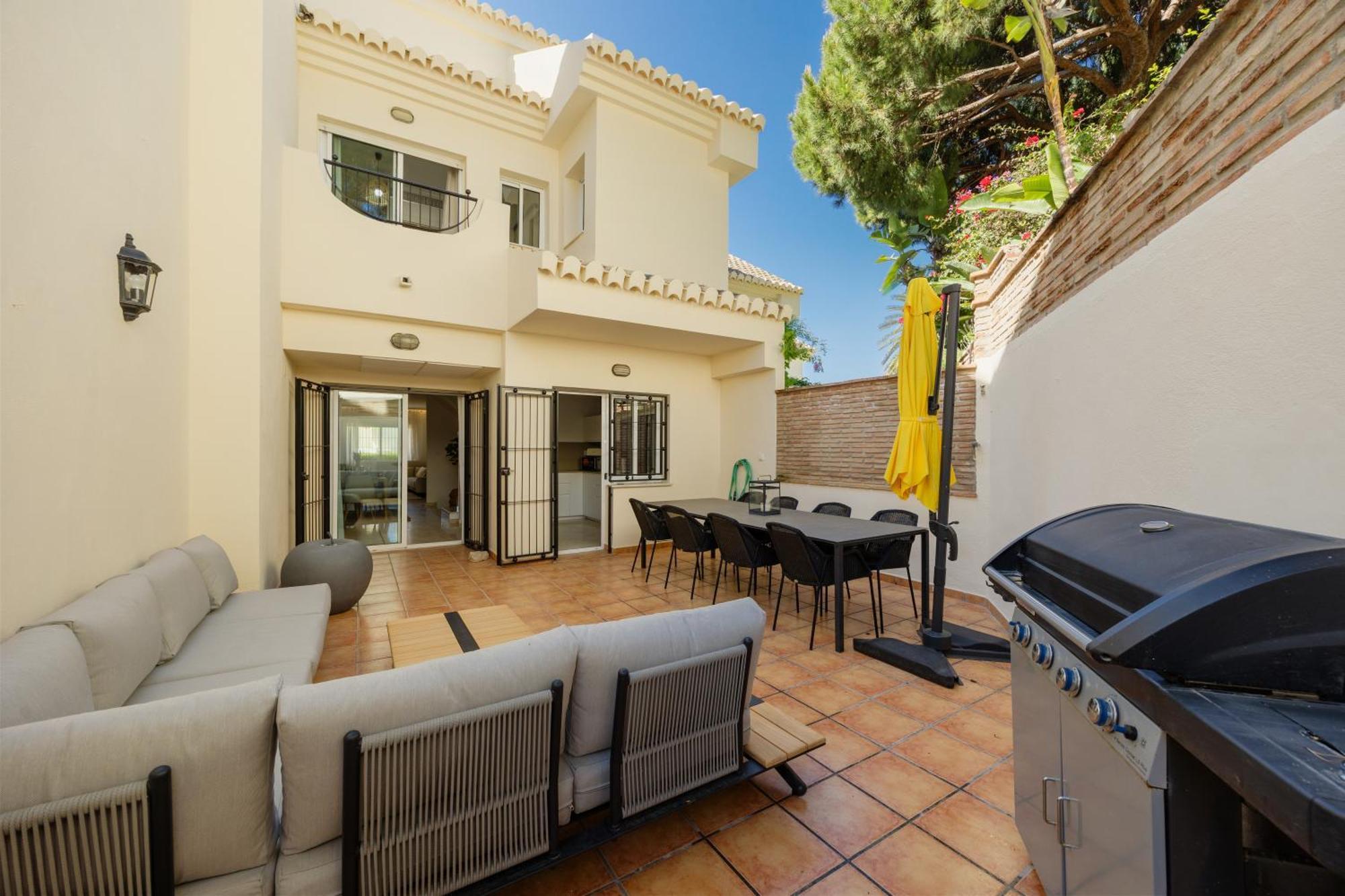 Ferienhaus 3-story Townhouse For 7, Newly Renovated, Terrace, Bbq, And Access In Arenal, *