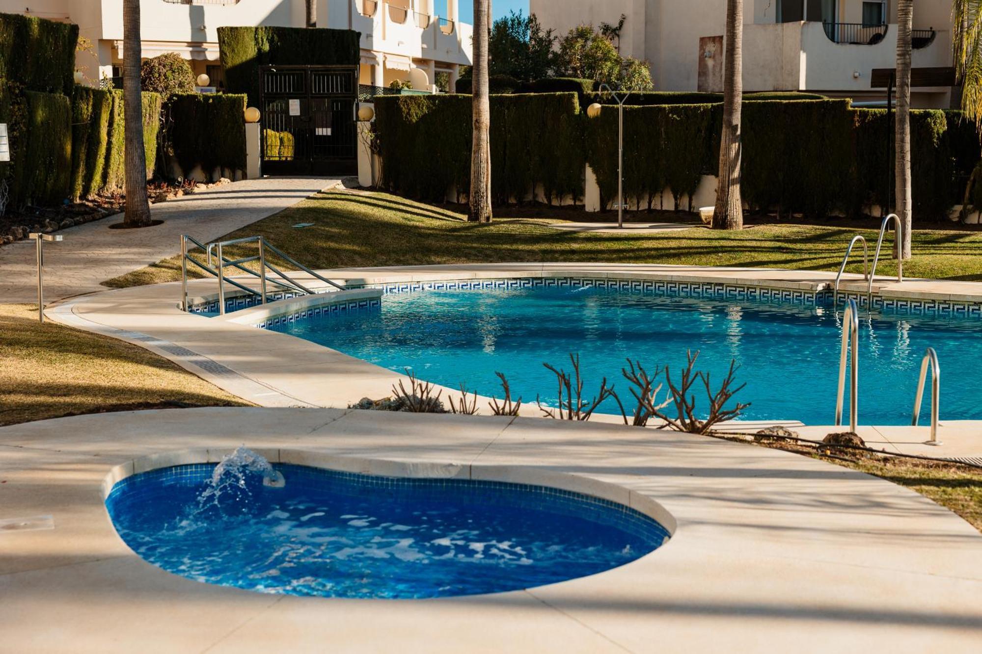 Holiday home 3-story Townhouse For 7, Newly Renovated, Terrace, Bbq, And Access In Arenal,