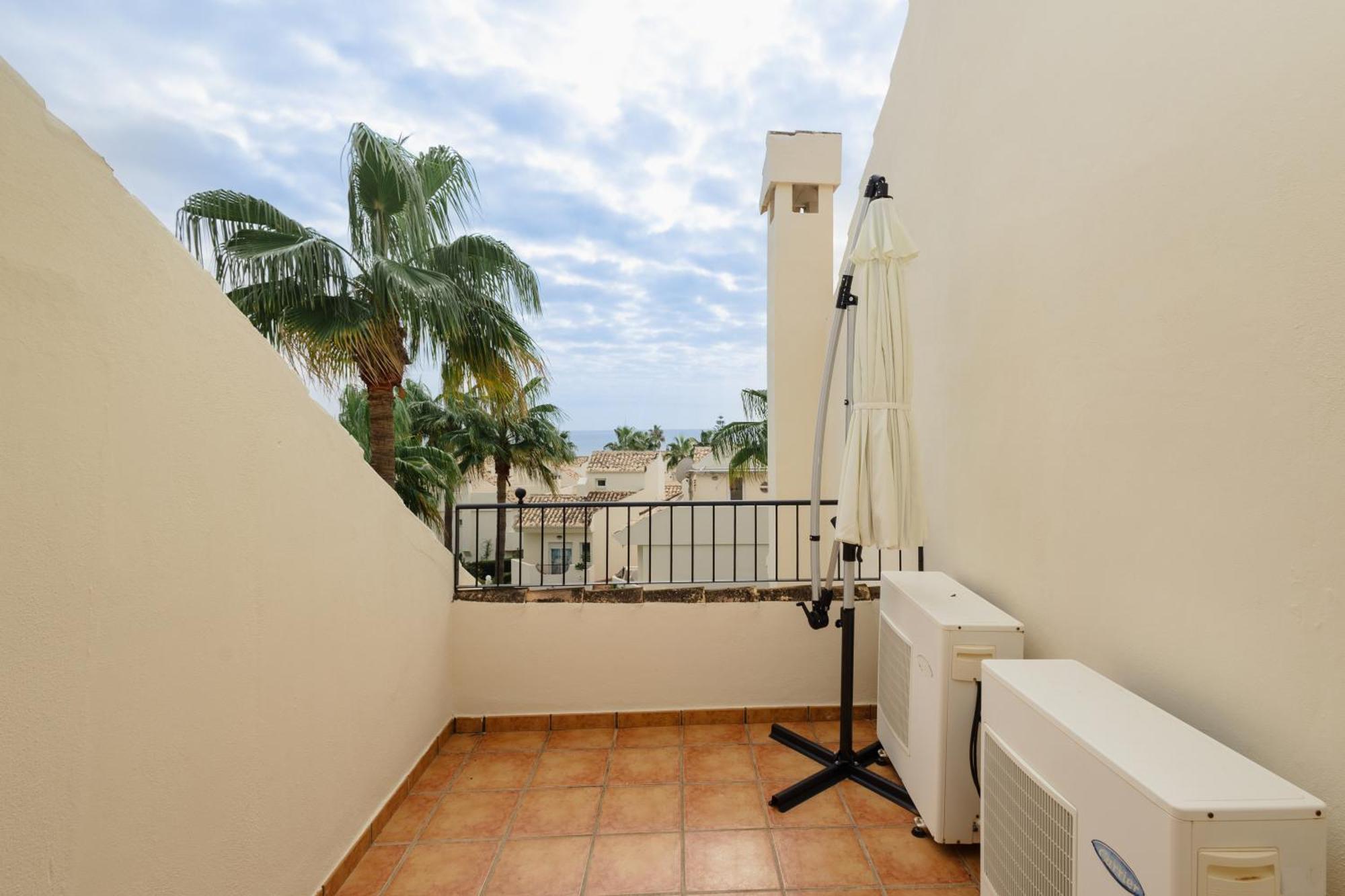 3-story Townhouse For 7, Newly Renovated, Terrace, Bbq, And Access In Arenal, Holiday home