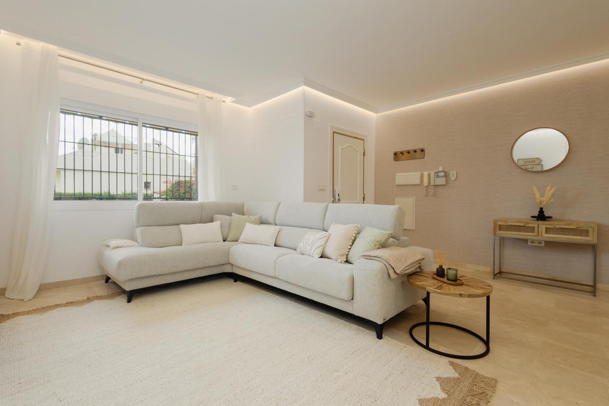 3-story Townhouse For 7, Newly Renovated, Terrace, Bbq, And Access In Arenal, Holiday home *