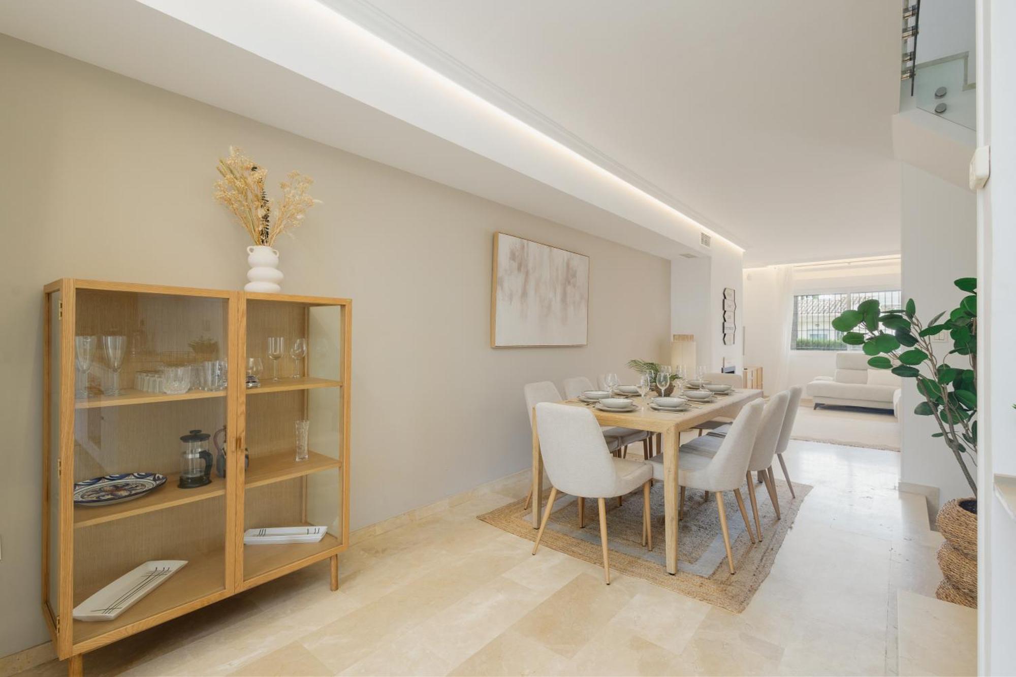 3-story Townhouse For 7, Newly Renovated, Terrace, Bbq, And Access In Arenal, Marbella